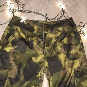 Wild Fable Camo Cargo pants (never worn)